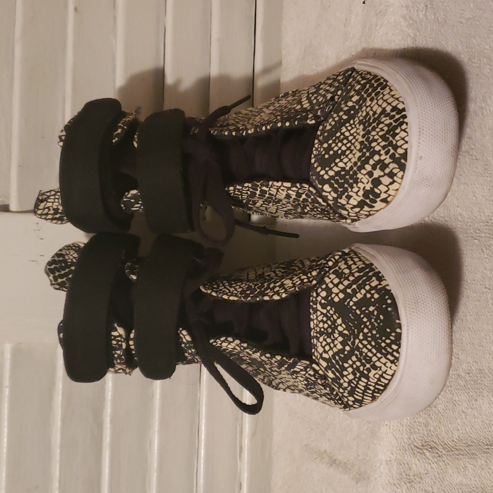 SUPRA Hi Top Sneakers